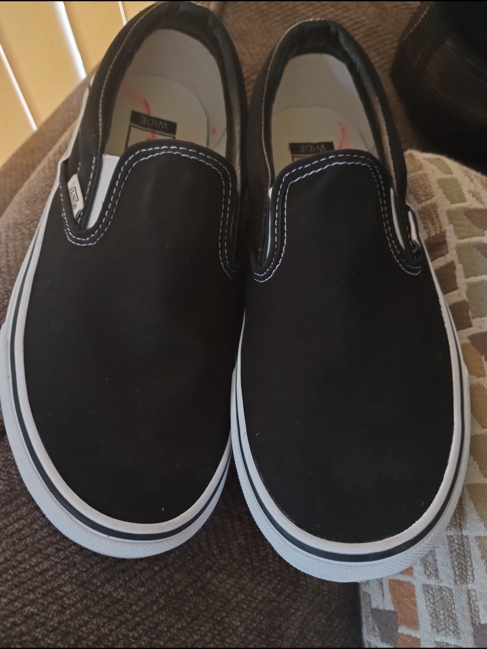 Vans Classic Slip-On Men's Black Canvas Skate Shoes. Size Men's 6 Women's 7.5